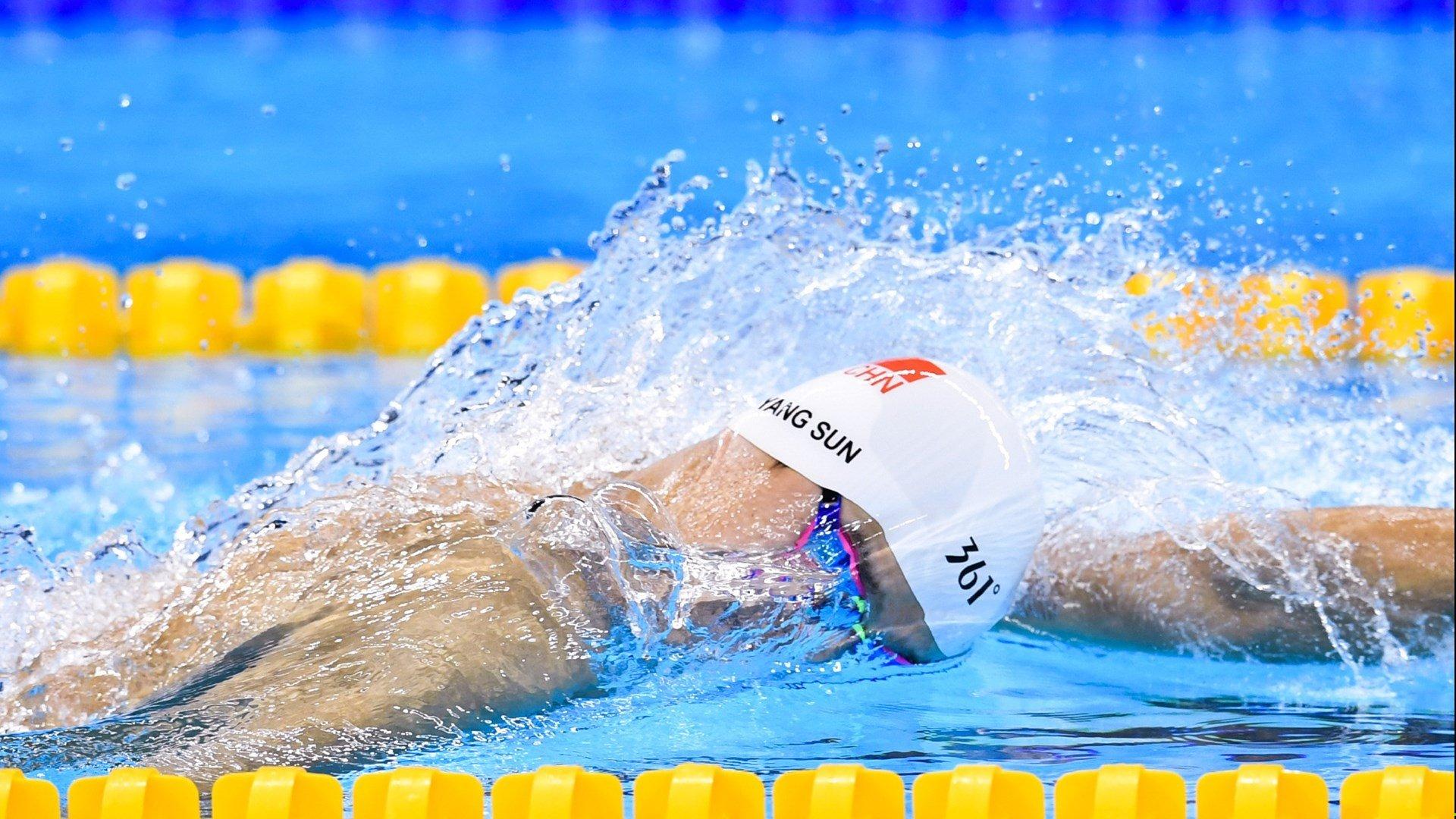 综合格斗巨星铁拳李威豪强势卫冕,激战五回合击败挑战者