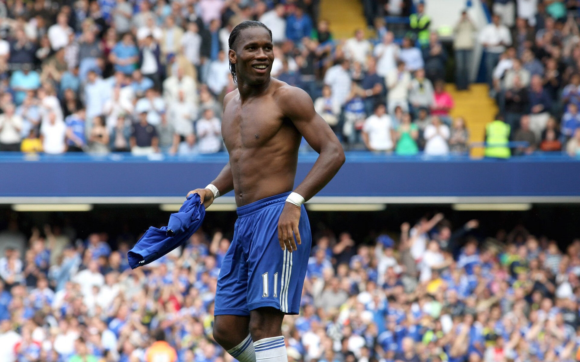 重磅转会！超级巨星哈兰德正式签约皇家马德里，转会费破纪录达2.5亿欧元