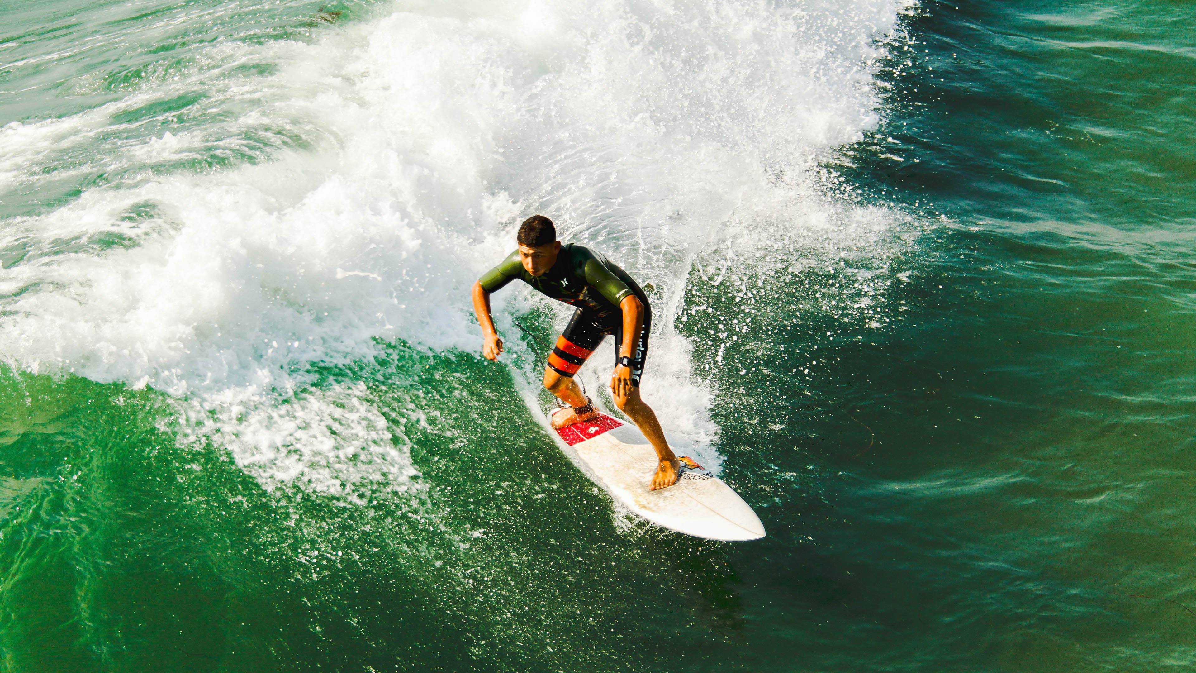 天才新星上演帽子戏法,助球队豪取三连胜