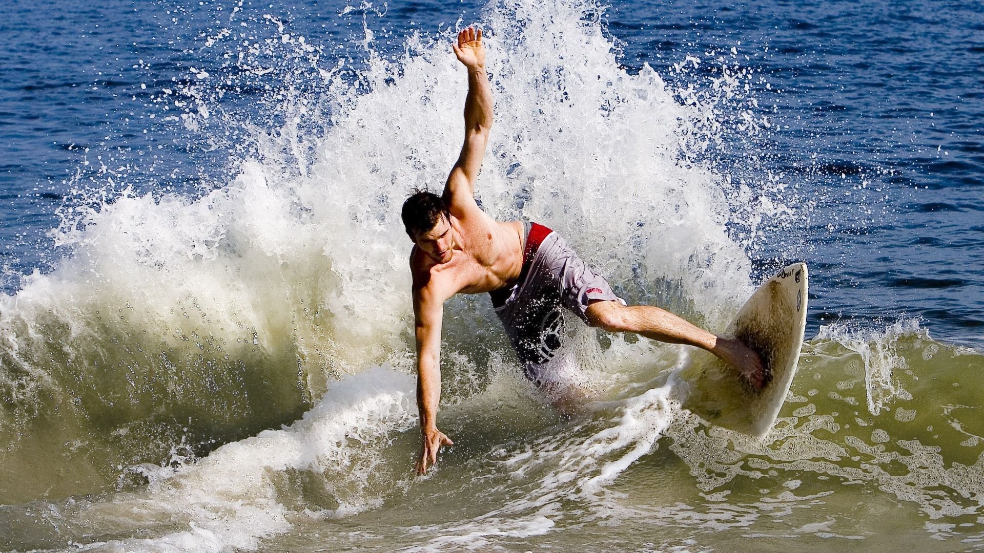 全国田径锦标赛跳远项目惊现黑马 新星李明创个人最佳勇夺冠军